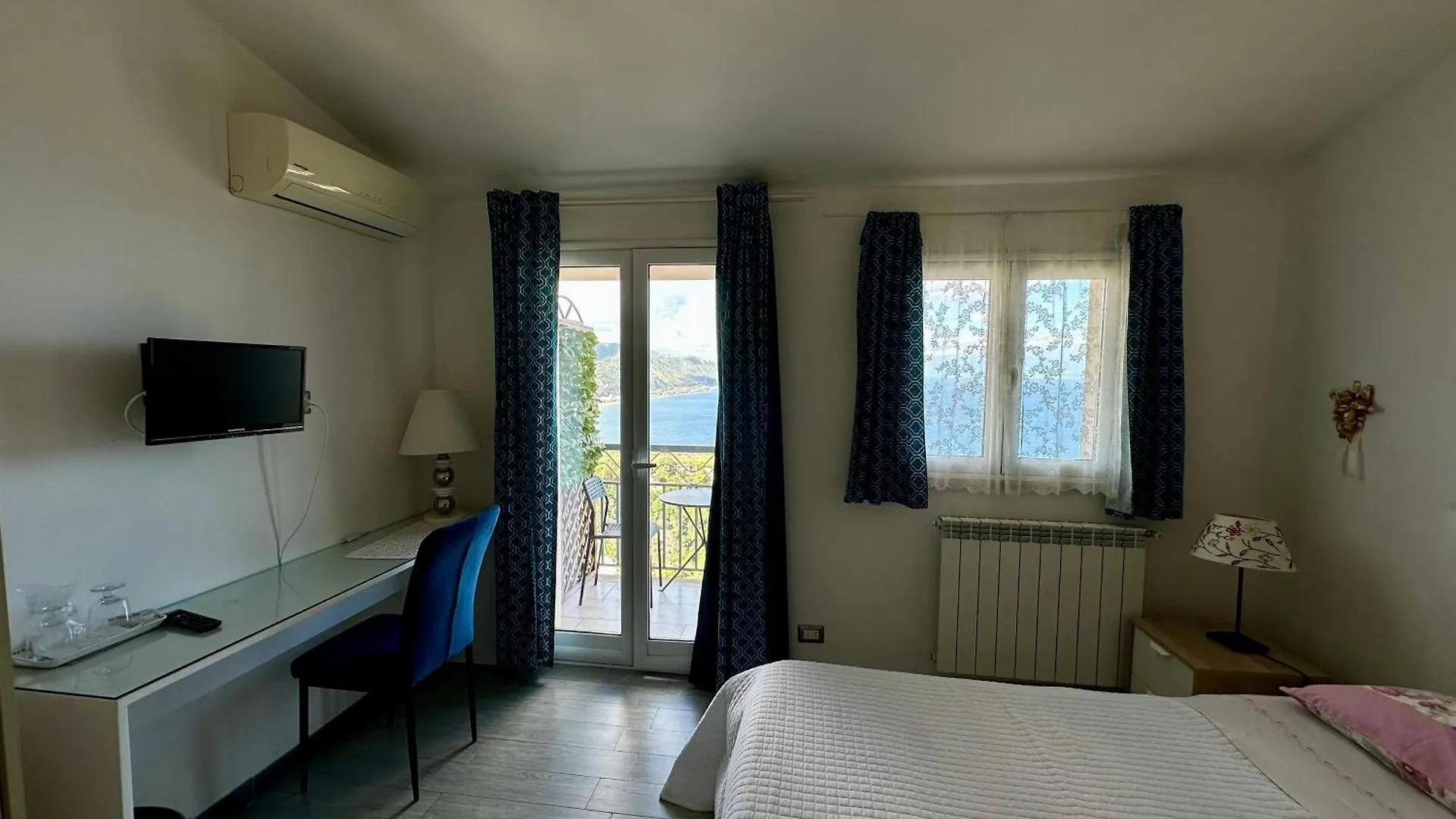 Bed and Breakfast Blue Sky House Taormina 3*,  Italia